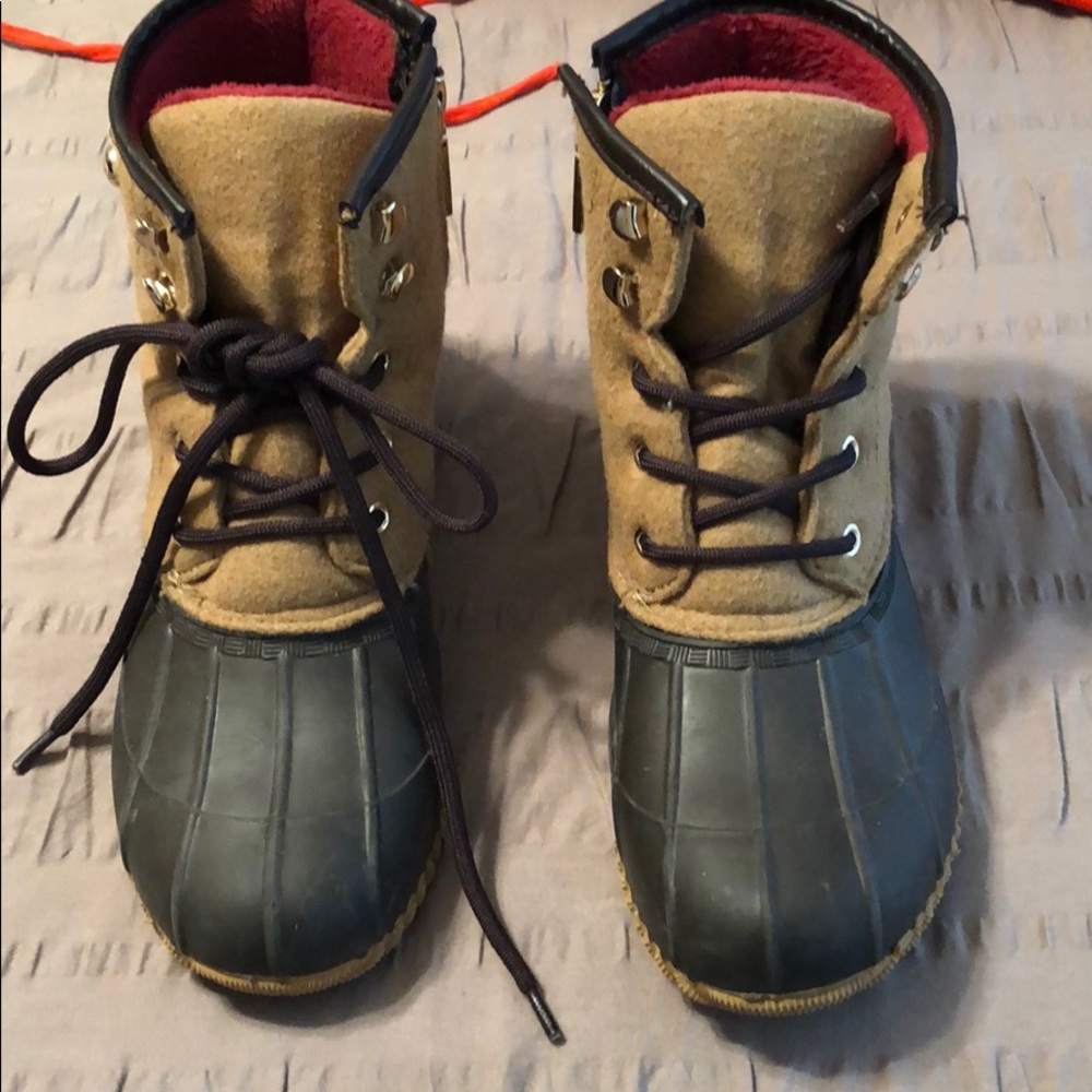 Duck boots